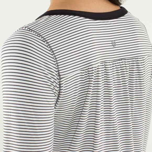 Lululemon Urbanite Black & White Stripe Henley Long Sleeve HI Low Cycling Shirt - Picture 4 of 16